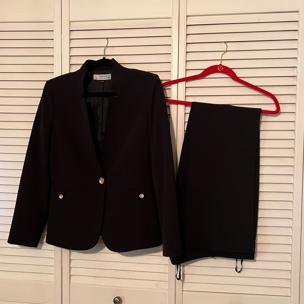 Tahari Women’s Black Business Pant Suit